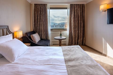 Astoria Grand Hotel, Room