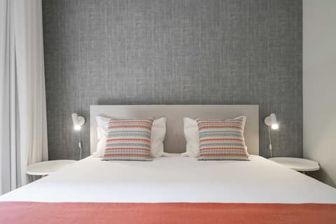 By the Sea, Reis Magos IV