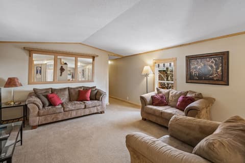 Alpine 3, Living area