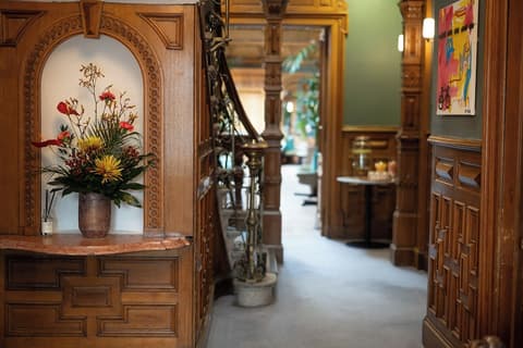 The Scott, Interior entrance