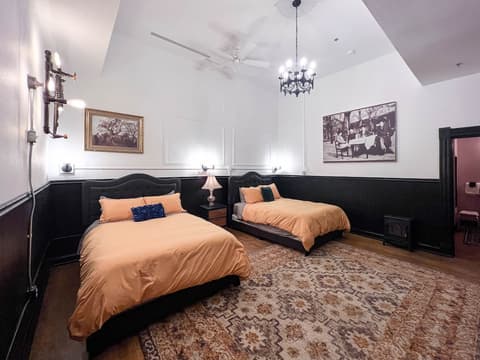 The Oliver Inn | Duluth Hotel Near Canal Park, Room