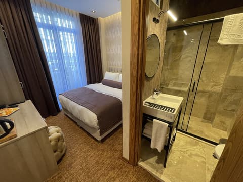 Weingart Seaside Hotel