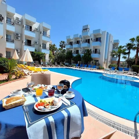 Summer Rose Hotel, Breakfast meal