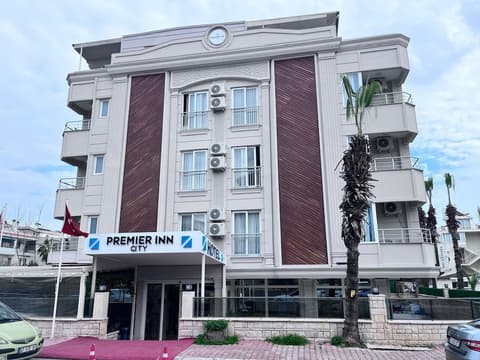 Premier Inn City, Front of property