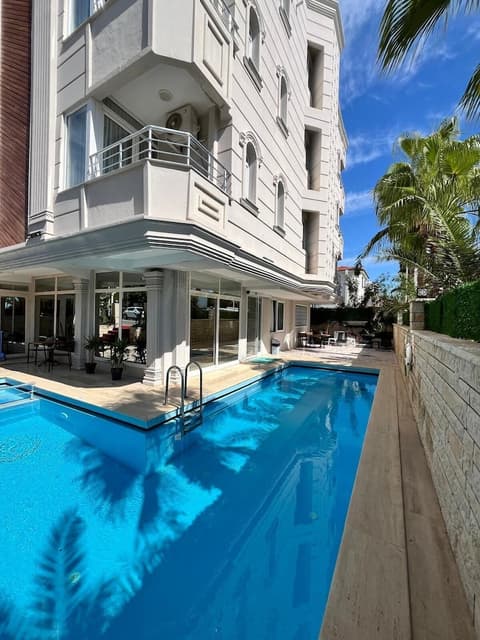 Premier Inn City, Exterior