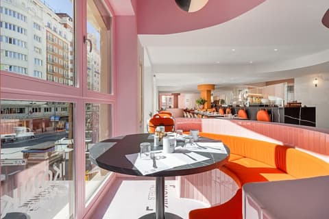 Ikonik Gran Via, Breakfast area