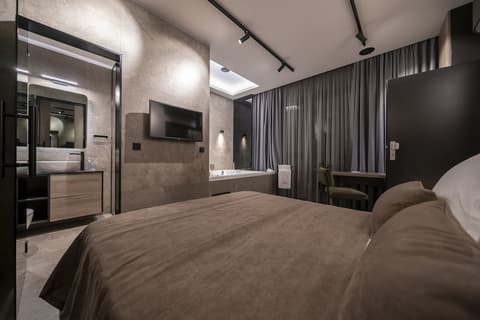 Velvet rooms & more