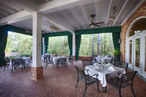 Monmouth Historic Inns and Gardens, Breakfast area