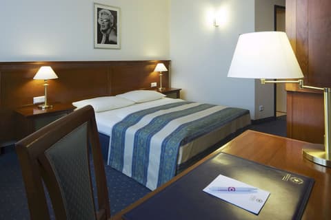 Hollywood Media Hotel