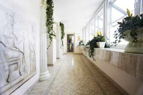 Hollywood Media Hotel