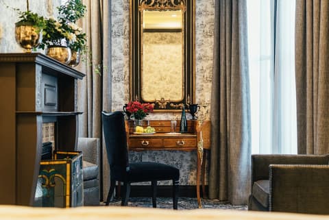 Neighbourgood Sutter Mansion