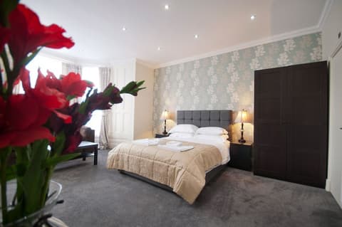 Palmerston Suites, Room