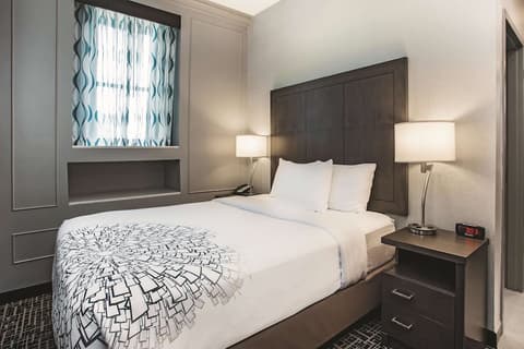 La Quinta Inn & Suites by Wyndham Baltimore Downtown