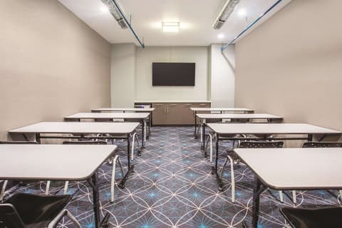 La Quinta Inn & Suites by Wyndham Baltimore Downtown