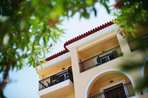 Karalis City Hotel, Exterior