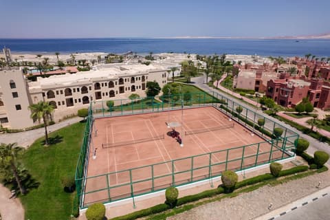 Charmillion Club Resort, Tennis court
