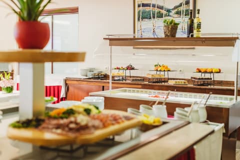 Ramada Hotel & Suites by Wyndham Kranjska Gora, Breakfast buffet