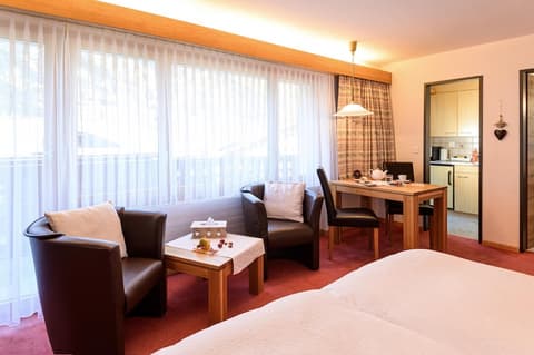 Jolimont Apartments, Room