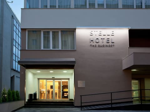Stelle Hotel The Businest, Interior entrance