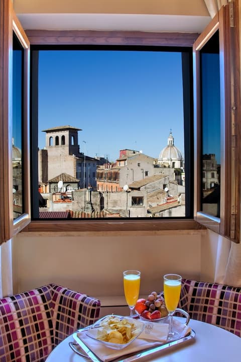 Navona Palace Luxury Inn