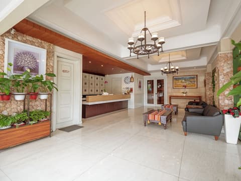 Alron Hotel Kuta Powered by Archipelago, Lobby sitting area