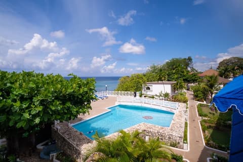 Hibiscus Lodge, Pool