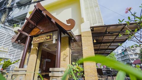 Korbua House, Front of property