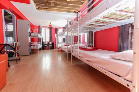 Le Village Montmartre by Hiphophostels