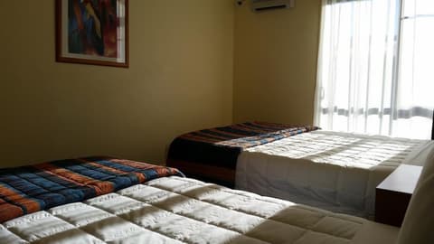 The Peaks Motor Inn, Room