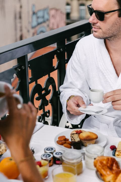 C2 hôtel, Room service - dining