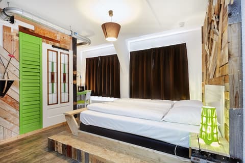 Will & Tate City Stay, Room