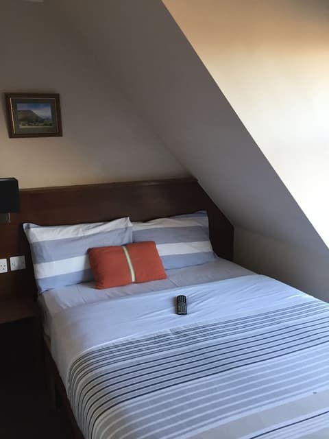 Cambridge House, Room