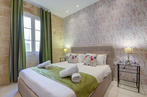 Tritoni harbour suites