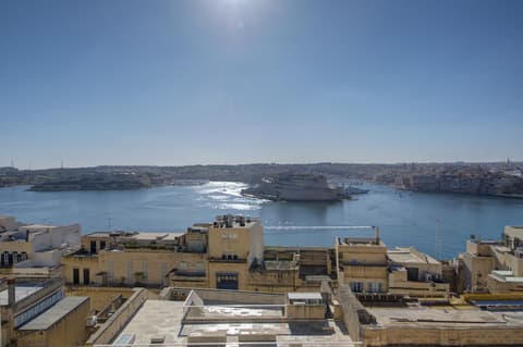Tritoni harbour suites