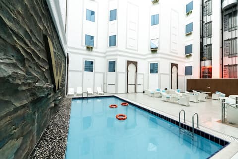 WA hotel, Pool