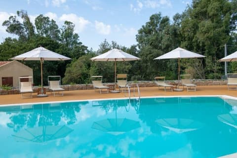 S'ena Hotel
