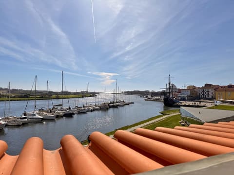 Naval Guest House & Bistrô