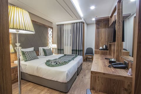 United Hotel International, Room