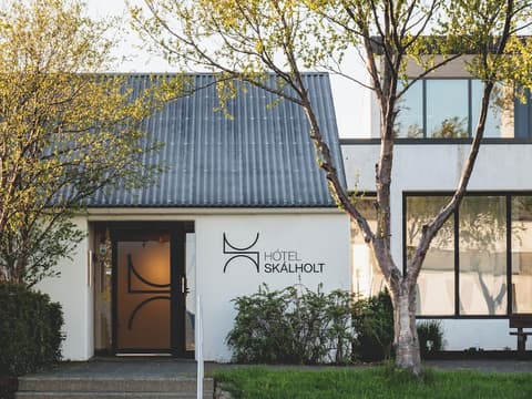 Hótel Skálholt, Front of property