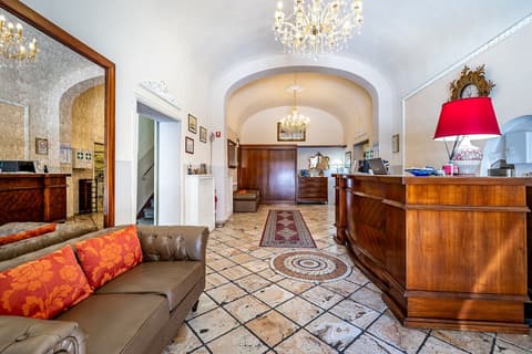 Hotel Minerva, Reception