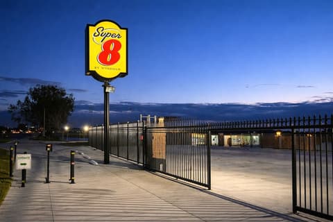 Super 8 by Wyndham Bakersfield CA Near Airport