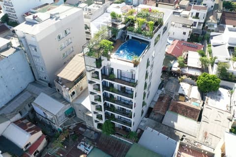 Jade Scene Hotel, Front of property