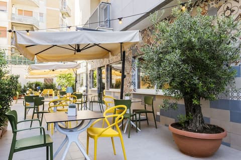 Adesso Hotel, Exterior