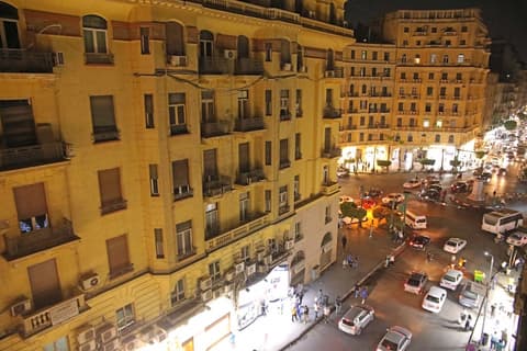 Gresham Hotel, Exterior