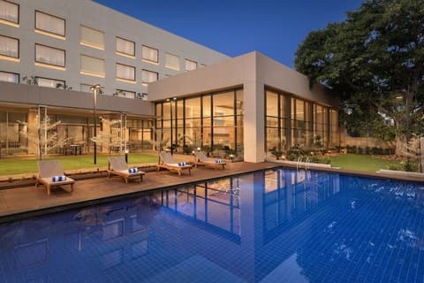 Courtyard by Marriott Tiruchirappalli, Pool