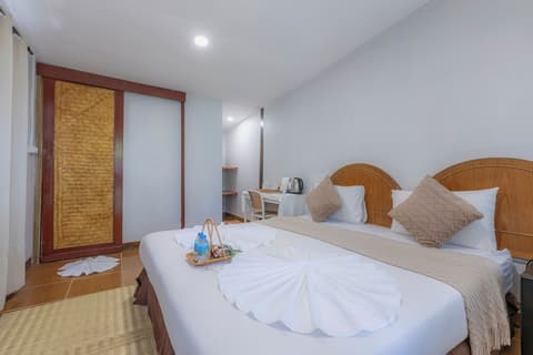 Phi Phi Cozy Seafront Resort
