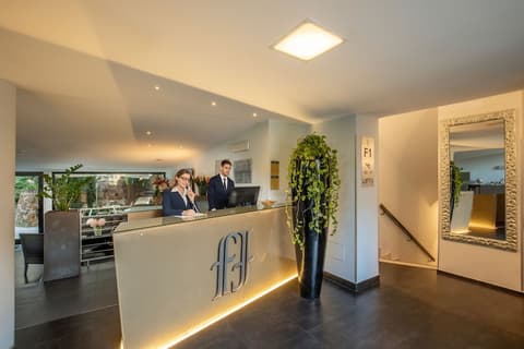 Fragrance Hotel St. Peter, Reception