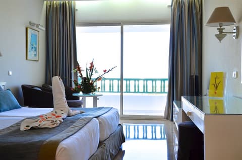 Royal Garden Palace , Room