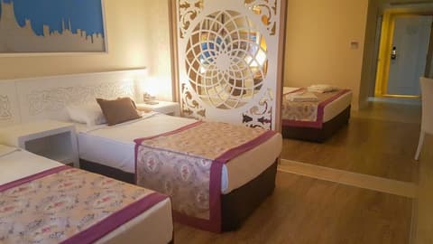 Crystal Sunset Pearl Collection, Room