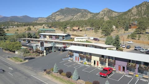 Alpine Trail Ridge Inn, Parking